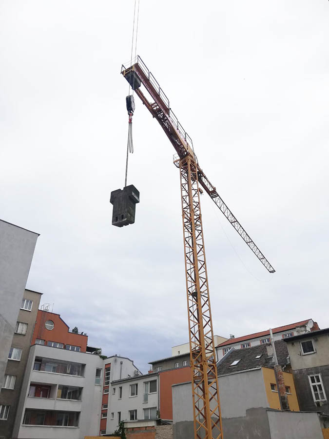 Vežový žeriav - výstavba 6-podlažného bytového domu - projekt Nová Dunajská v Bratislave | TOP CRANES