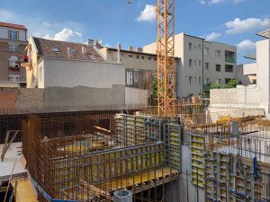 Vežový žeriav - výstavba 6-podlažného bytového domu - projekt Nová Dunajská v Bratislave | TOP CRANES