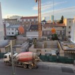 Vežový žeriav - výstavba 6-podlažného bytového domu - projekt Nová Dunajská v Bratislave | TOP CRANES