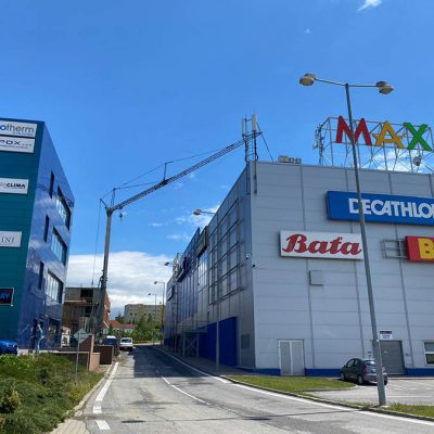 Výstavba polyfunkčnej budovy v Poprade pomocou stavebného žeriava Cattaneo CM 82 | TOP CRANES