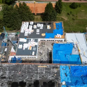 rekonstrukcia-strechy-zs-sitnianska-sasova-banska-bystrica-topcranes