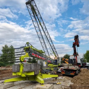 rozkladanie-zeriava-novostavba-nemocnica-banska-bystrica-topcranes