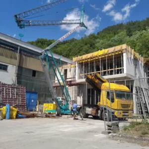 rozkladanie-zeriava-pristavba-administrativnej-budovy-banska-bystrica-topcranes