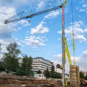 zeriav-novostavba-nemocnica-banska-bystrica-topcranes